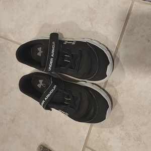 Under Armour shoes ❤️5 for $10❤️